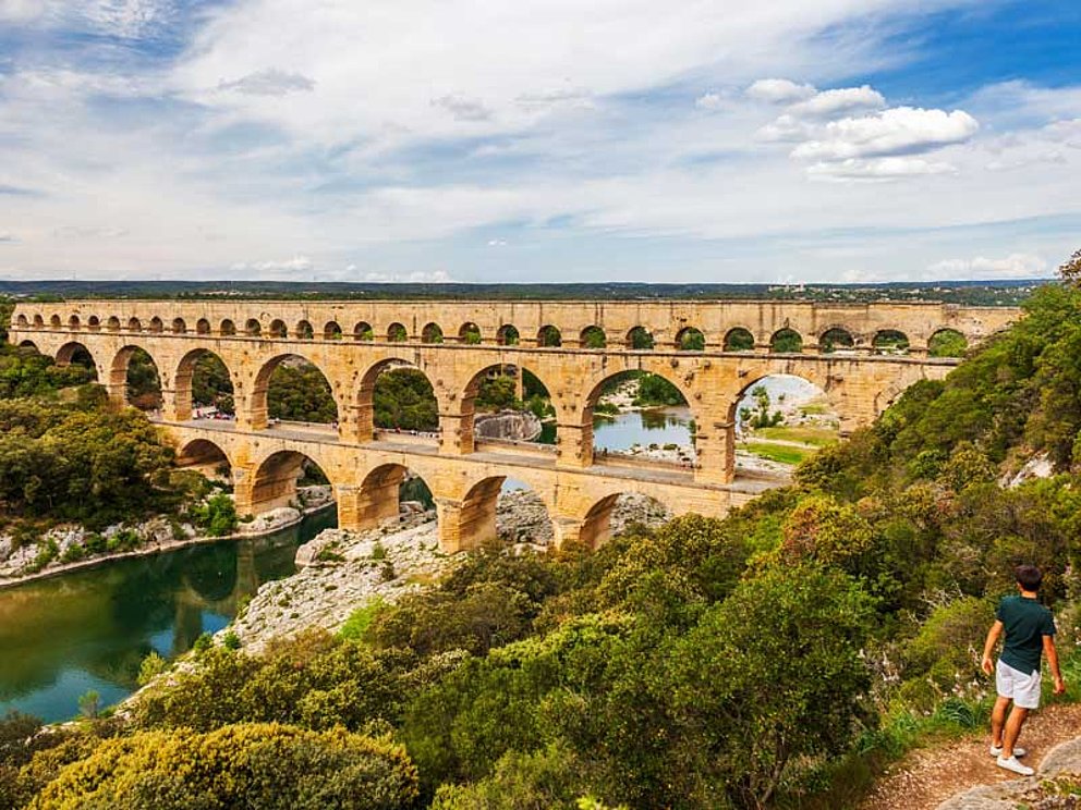 Das berühmte Aquädukt Pont du Gard bei Nîmes