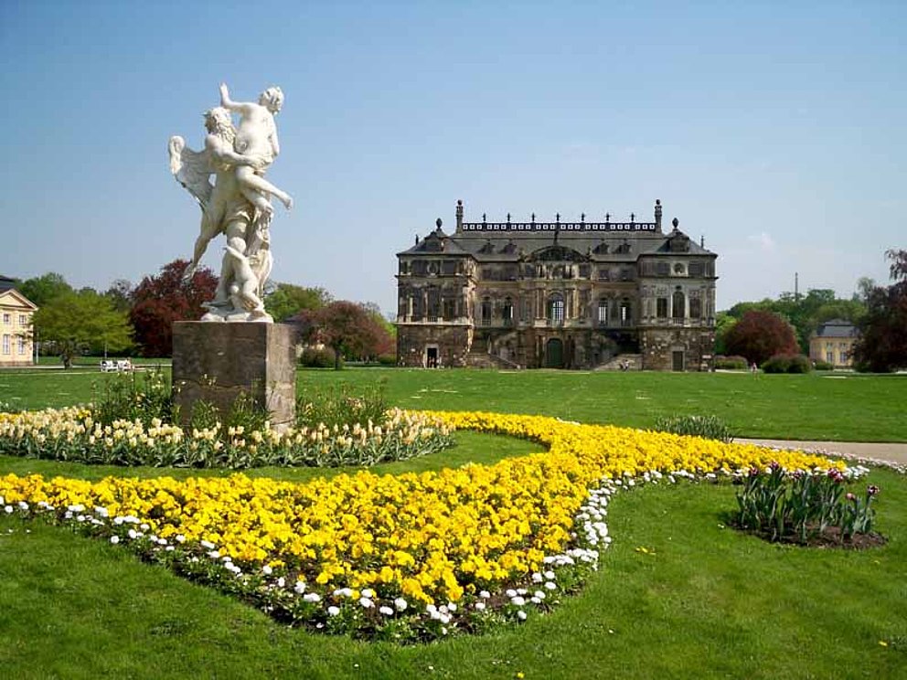 Palais mit großen Garten in Dresden