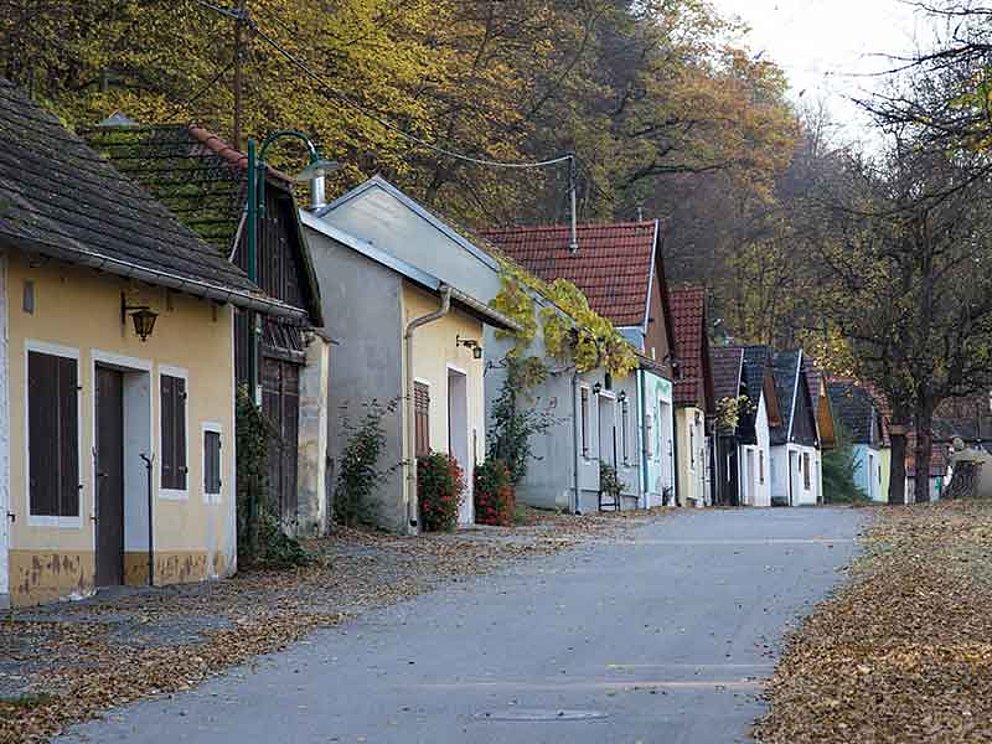 Ahrenberg in Traismauer mit kleinen, alten Häusern