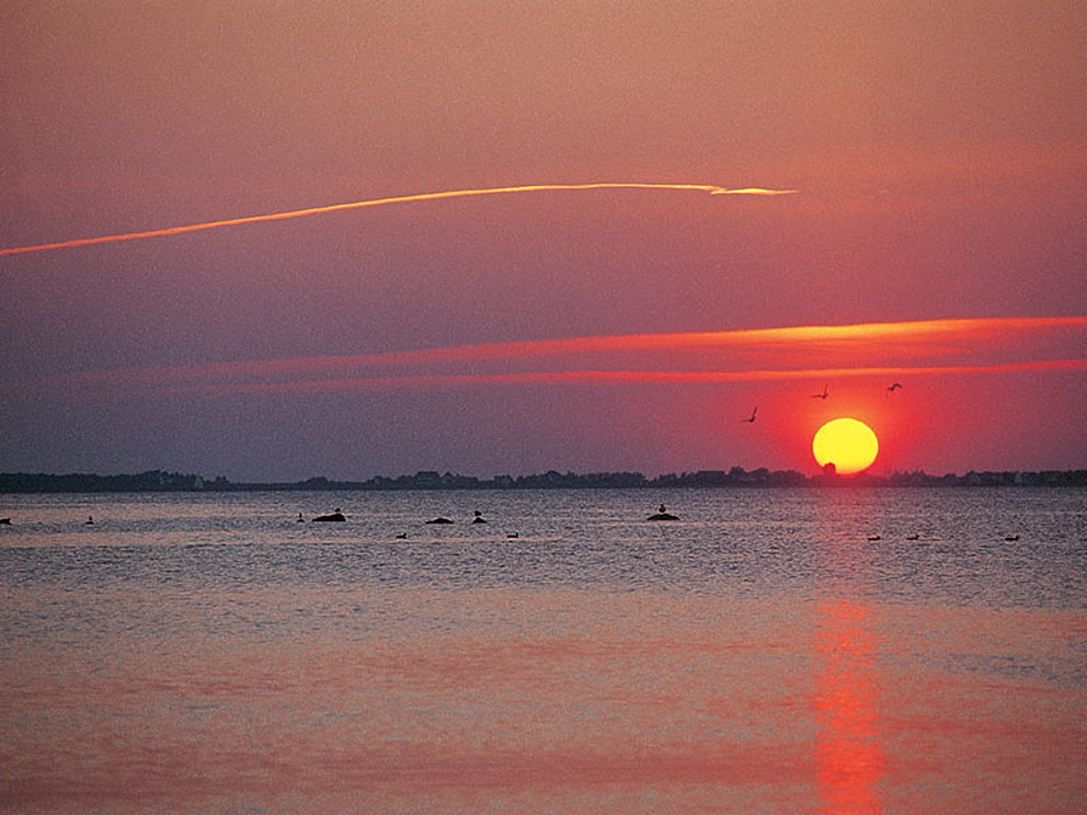 Glutroter Sonnenuntergang bei Hiddensee, Insel Rügen