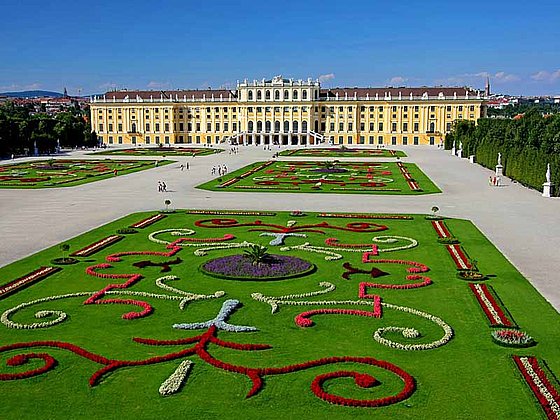 Schloss Schönbrunn mit barocker Gartenanlage