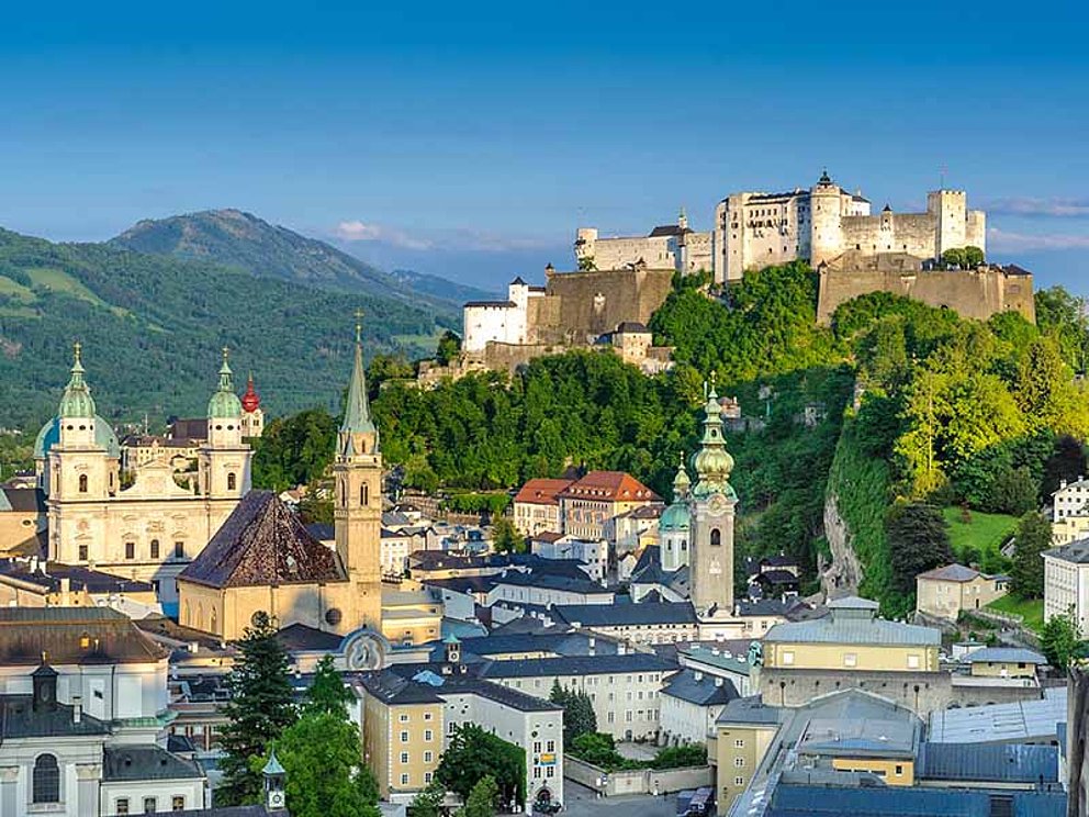 Mozartstadt Salzburg mit Dom und Festung Hohensalzburg
