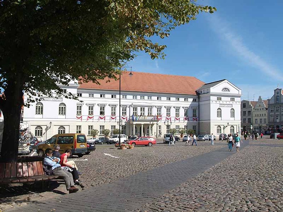 Blick auf Rathaus in Wismar in Deutschland