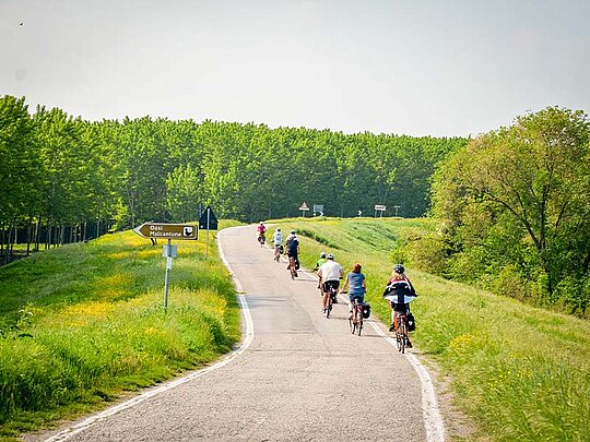 Unterwegs am asphaltierten Radweg in Italien