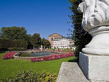 Kurfürstliches Palais mit Barockbrunnen in Trier