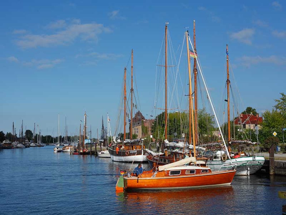 Hafen mit Booten an der Ostsee bei Greifswald