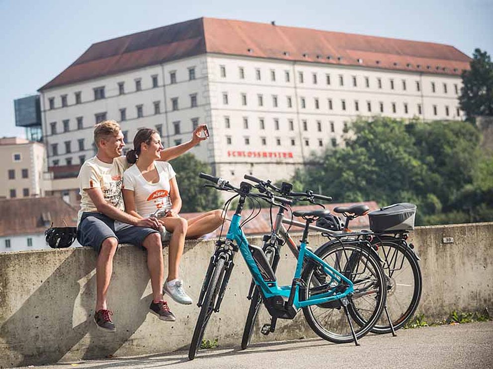 cyclists with e-bikes are having a break in Linz