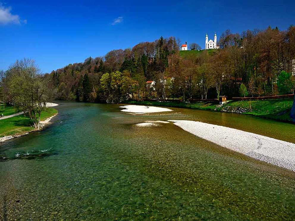 Isar-Flussverlauf bei Bad Tölz in Deutschland
