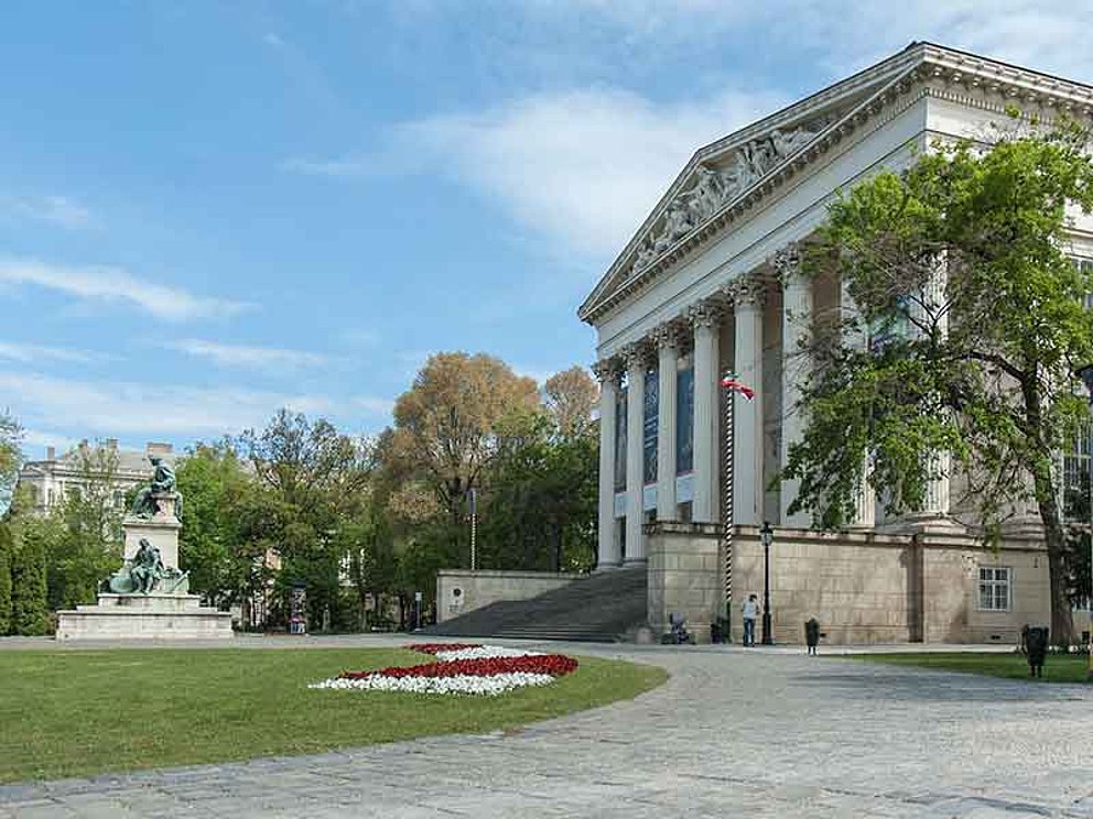 Blick auf das Gebäude National Museum in Budapest