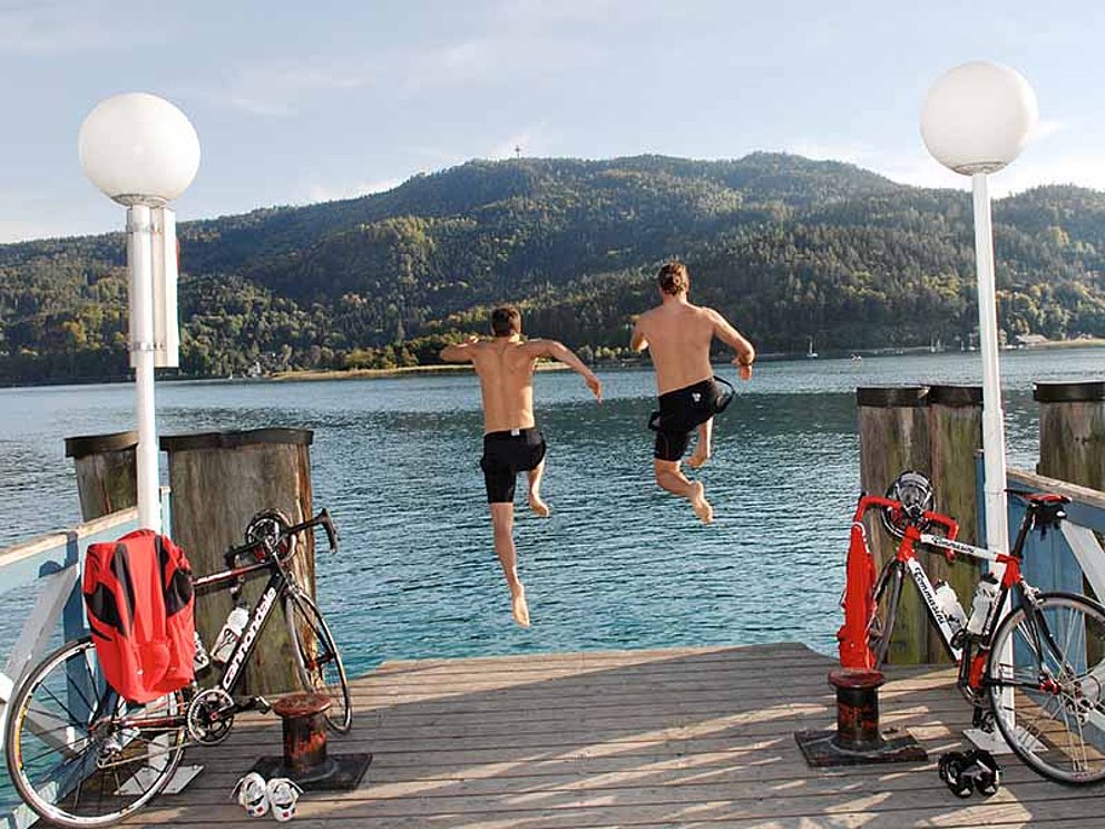 Radfahren am Wörthersee mit Abkühlung im See