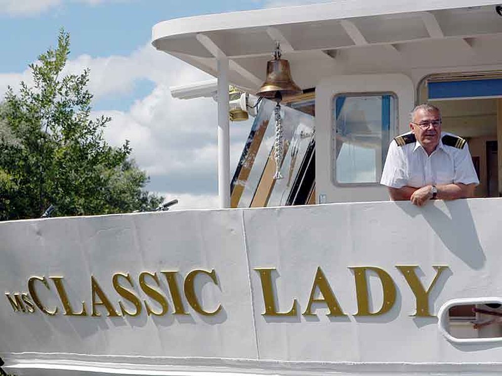 Kapitän vom Schiff MS Classic Lady unterwegs Masurische Seenplatte in Polen