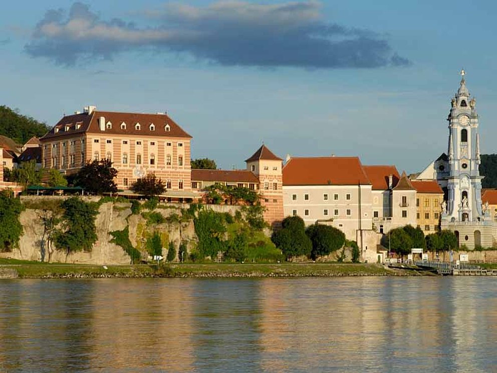 Hotel Schloss Dürnstein thront auf einem Felsen über der Donau.