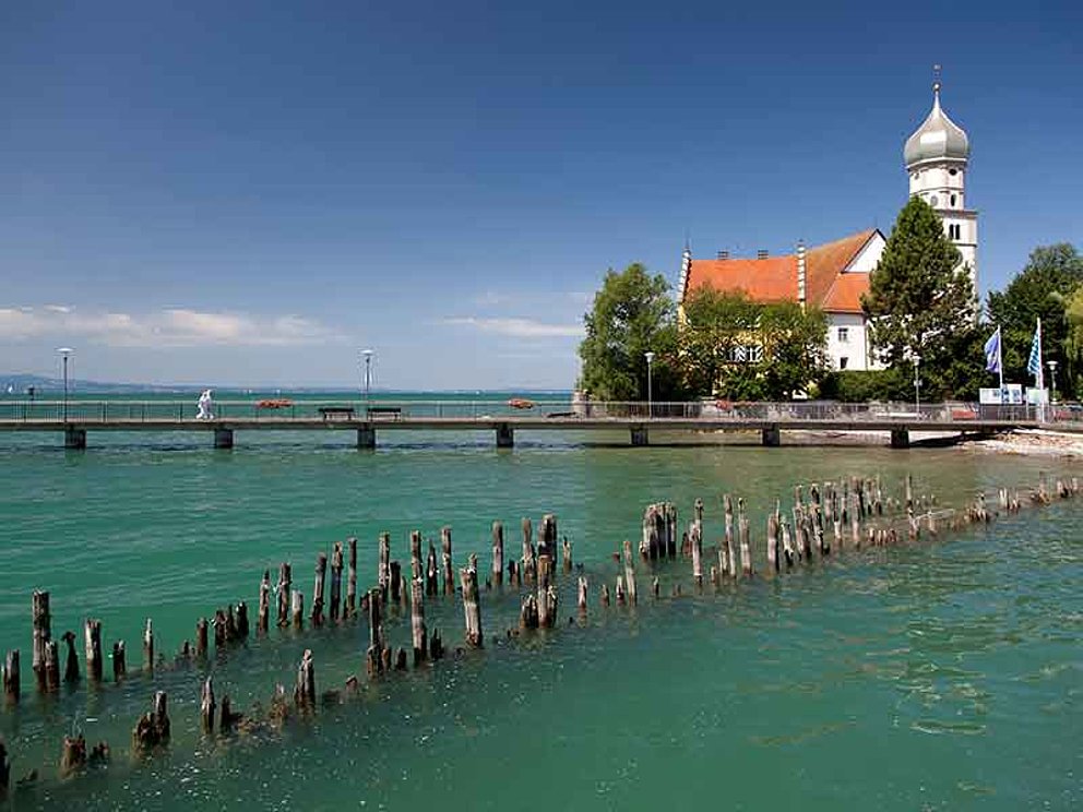 Wasserburg is situated directly at the lakeside of Lake Constance