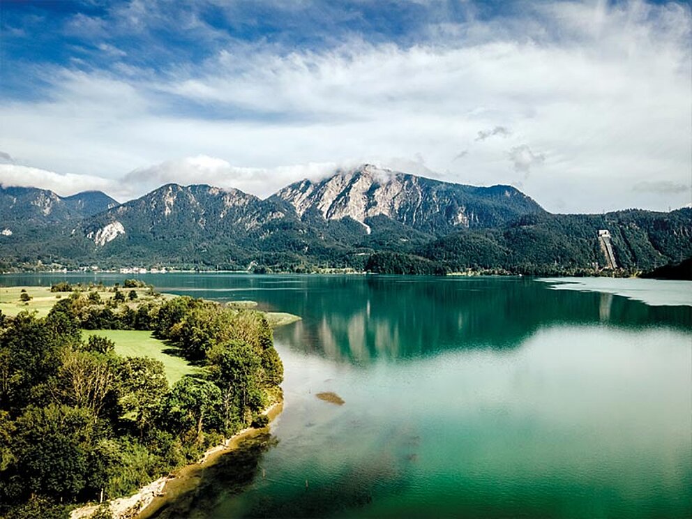 Blick auf den Kochelsee und Jochberg