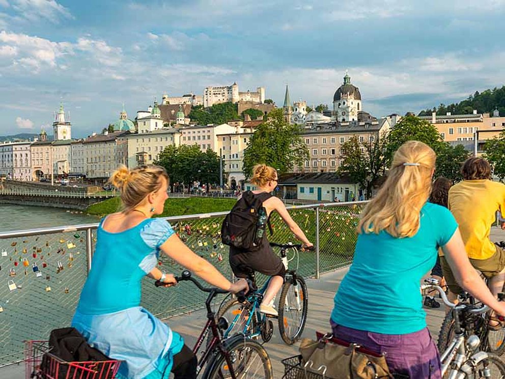Radfahrer unterwegs in der Mozartstadt Salzburg