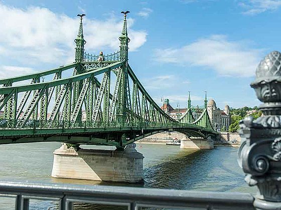 Blick auf die Brücke in Budapest von der Südseite