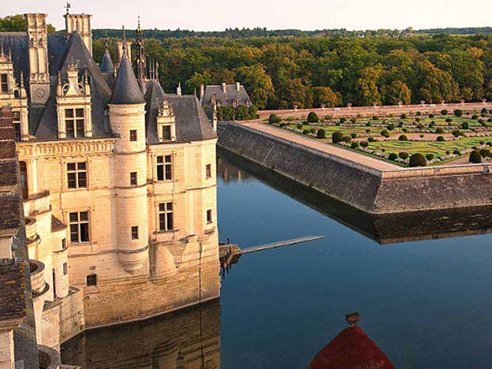 Ein imposantes Wasserschloss an der Loire in Frankreich