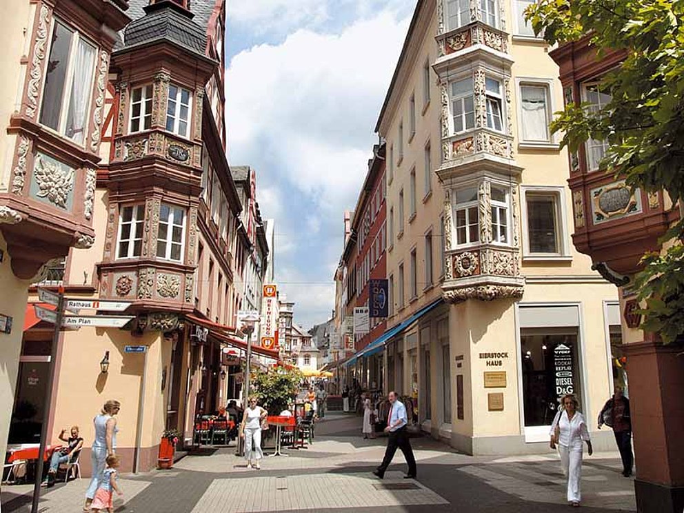 Altstadt Straßen in Koblenz mit vier Türmen