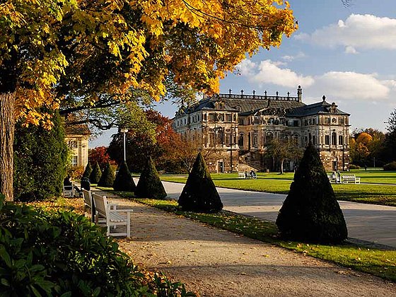 Dresdner Barockpalais mit großer Gartenanlage