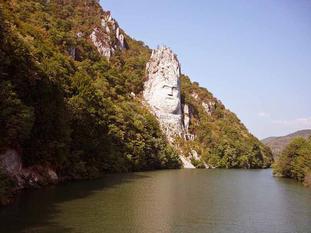 Das Antlitz des Dakerkönig Decebal ziert einen Felsen in Rumänien.