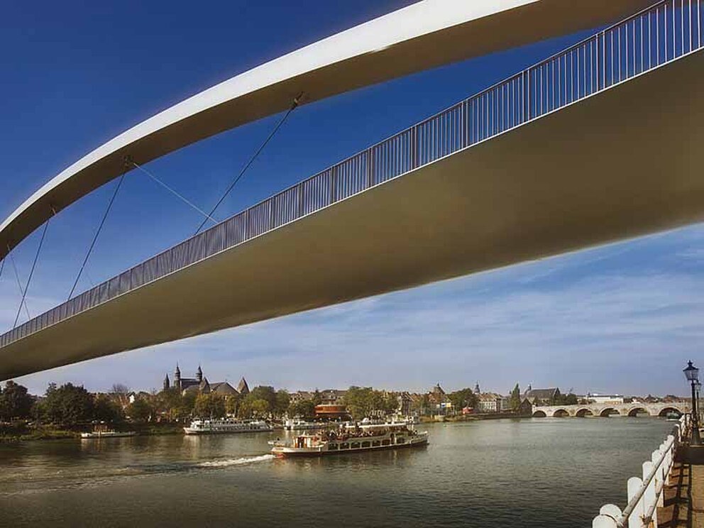 große Brücke in Maastricht in den Niederlanden