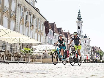 Radfahrer am Stadtplatz in Steyr