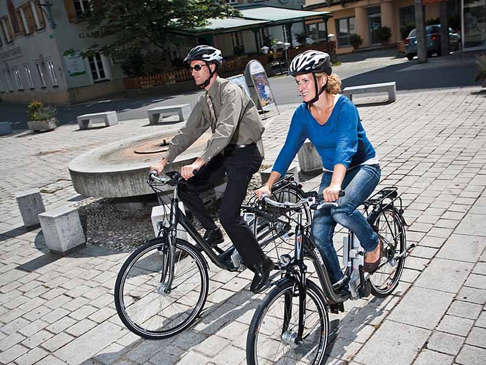 cyclists on e-bike-tour in Austria