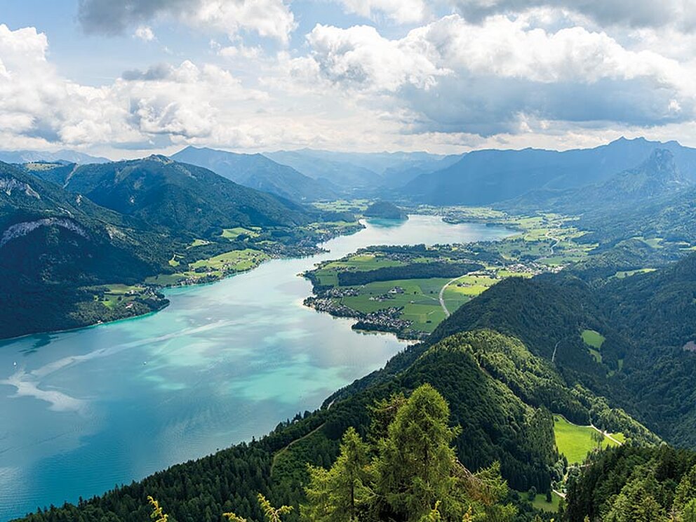 Blick auf St. Wolfgang und den See von oben.