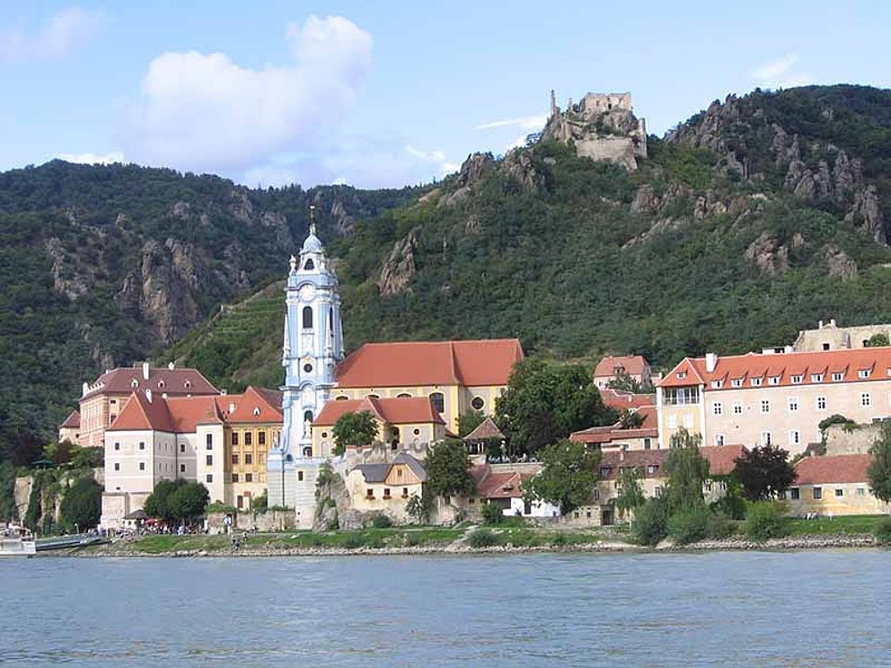 Stift Dürnstein in der Wachau direkt an der Donau