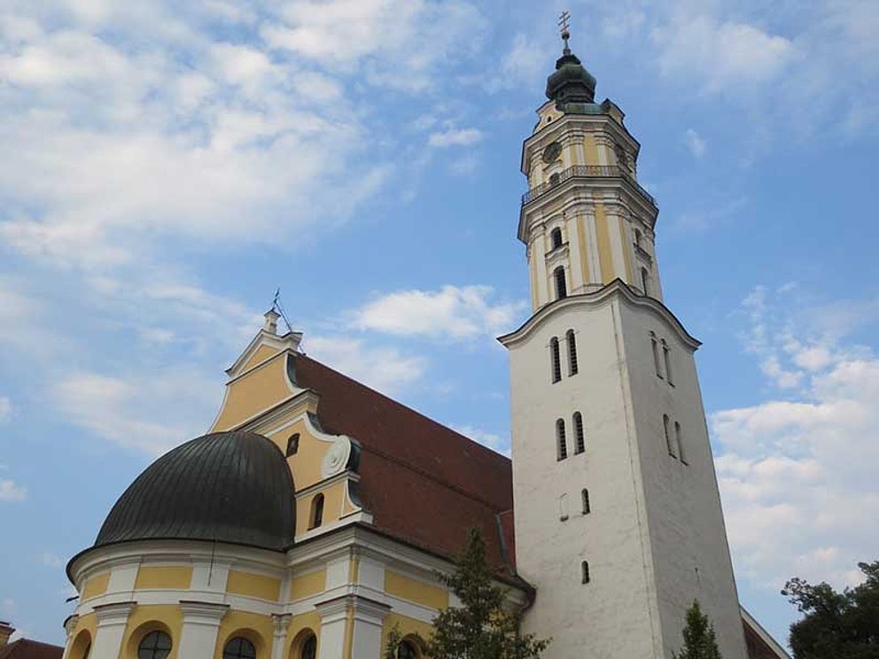 Blick auf die Heilig Kreuz Kirche in Donauwörth in Deutschland