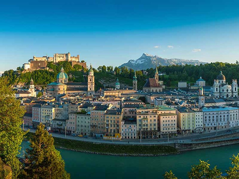 Ansicht der Mozartstadt Salzburg mit Festung