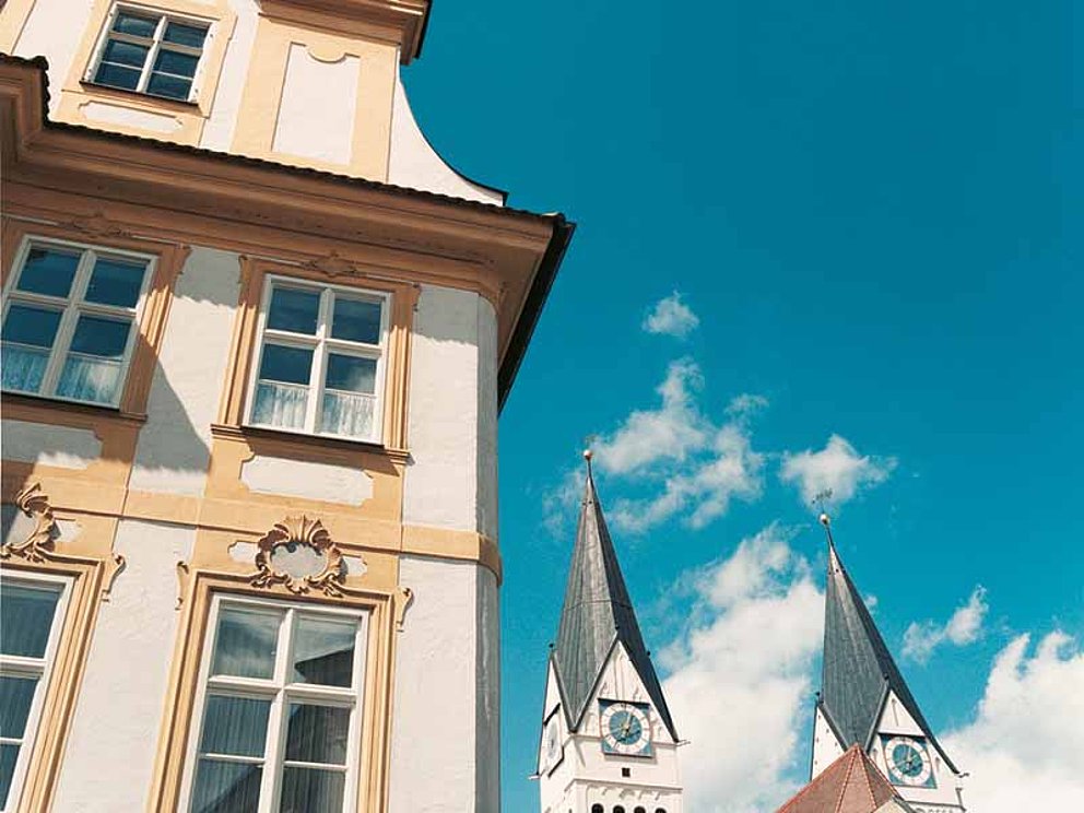 Domherrenhof mit Domtürmen in Eichstätt