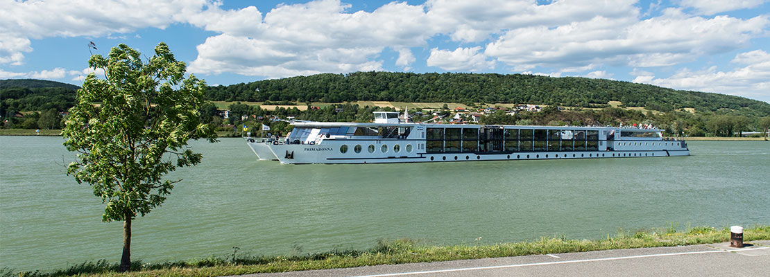 4-Sterne-Superior MS Primadonna unterwegs auf der Donau bei Klein Pöchlarn
