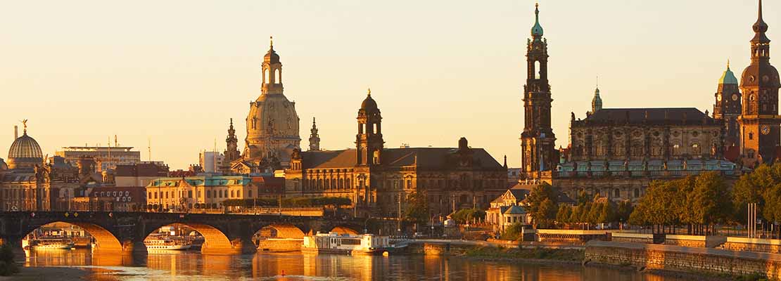 Silhouette von Dresden bei Dämmerung