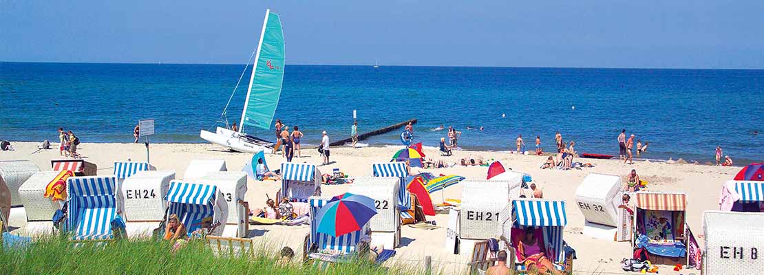 voller Strand in Kühlungsborn an der Ostsee in Deutschland